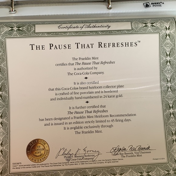 THE PAUSE THAT REFRESHES™ The Franklin Mint COCA-COLA SANTA PLATE - Picture 3 of 3